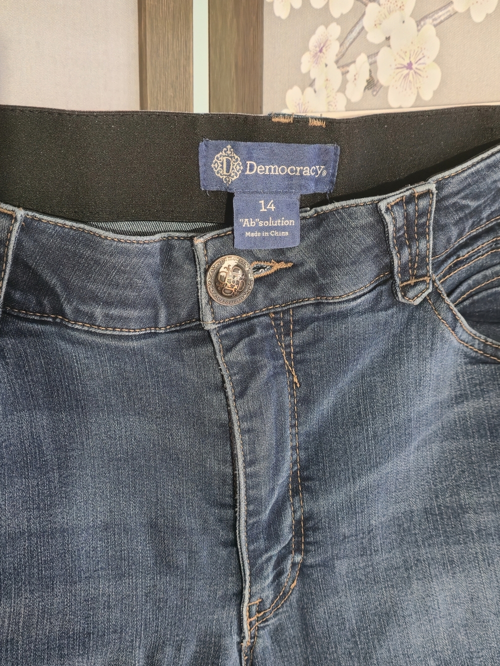 Democracy Women’s Straight Leg Jeans in Dark Wash Blue - Picture 2 of 3